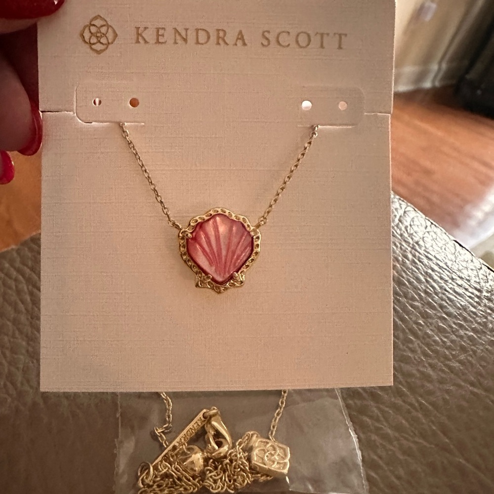Kendra Scott Brynne Blush Ivory Mother--Pearl Gold Shell‎ Pendant Necklace | NEW